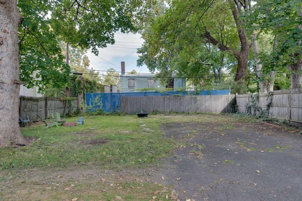 Idyllic Rochester Apt w/ Hot Tub: 2 Miles to Dtwn! view 3