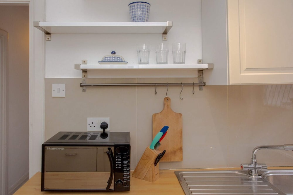 Contemporary 2 Bedroom Flat in Bayswater