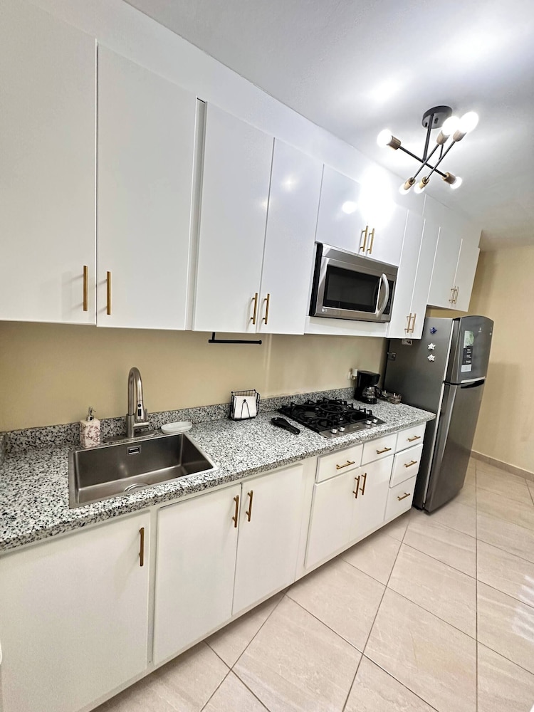 Family apt Centric Near Historic Center Boardwalk