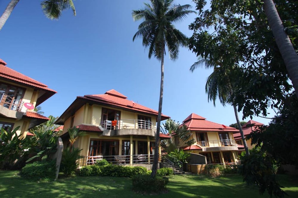 3 Bedroom Villa Beach Front Resort TG12