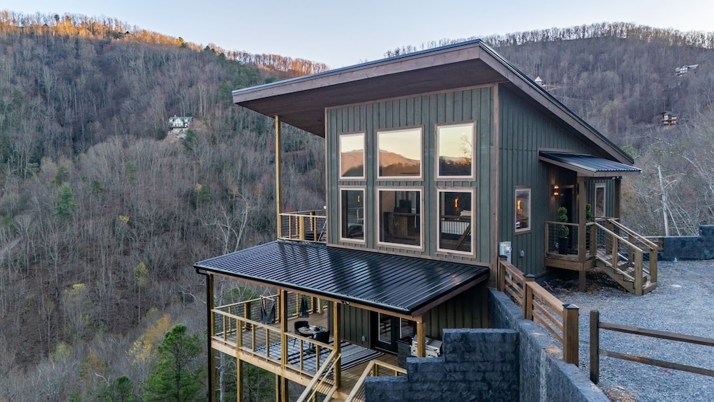 Reflections 1 Bedroom Cabin