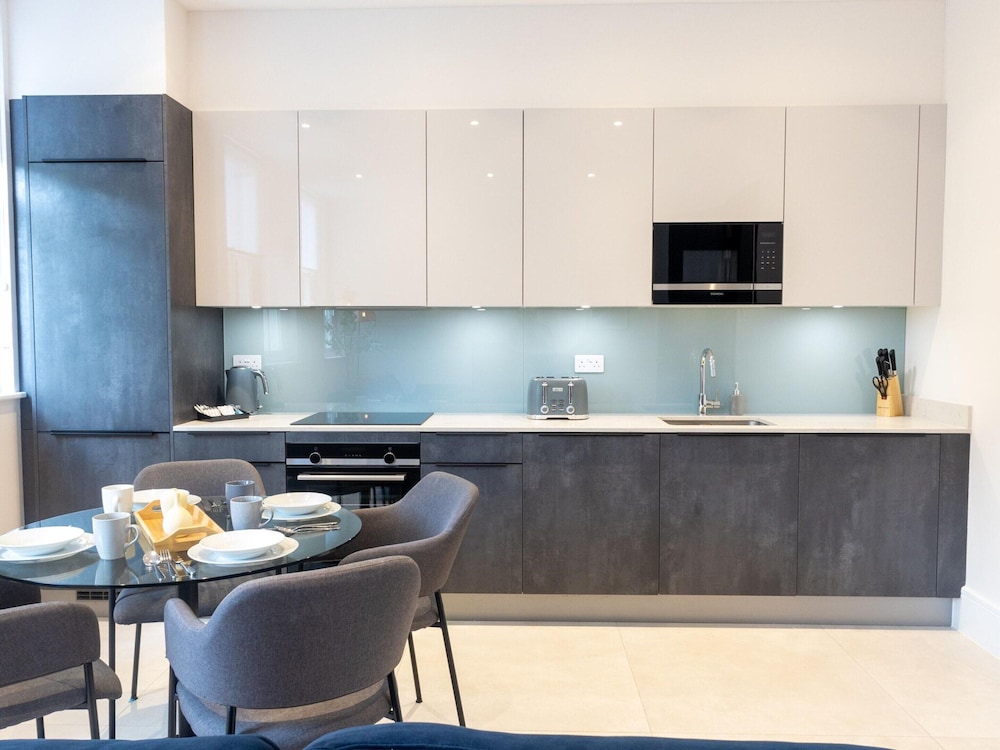 Modern Two-bedroom Near London Zoo by Sojo Stay