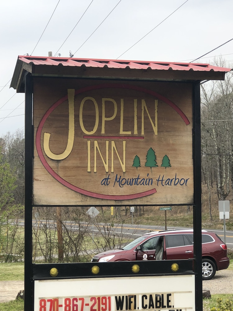 Queen Guest Room located at the Joplin Inn at the entrance to Mountain Harbor, just 2 1/2 miles from Lake Ouachita. by RedAwning view 5