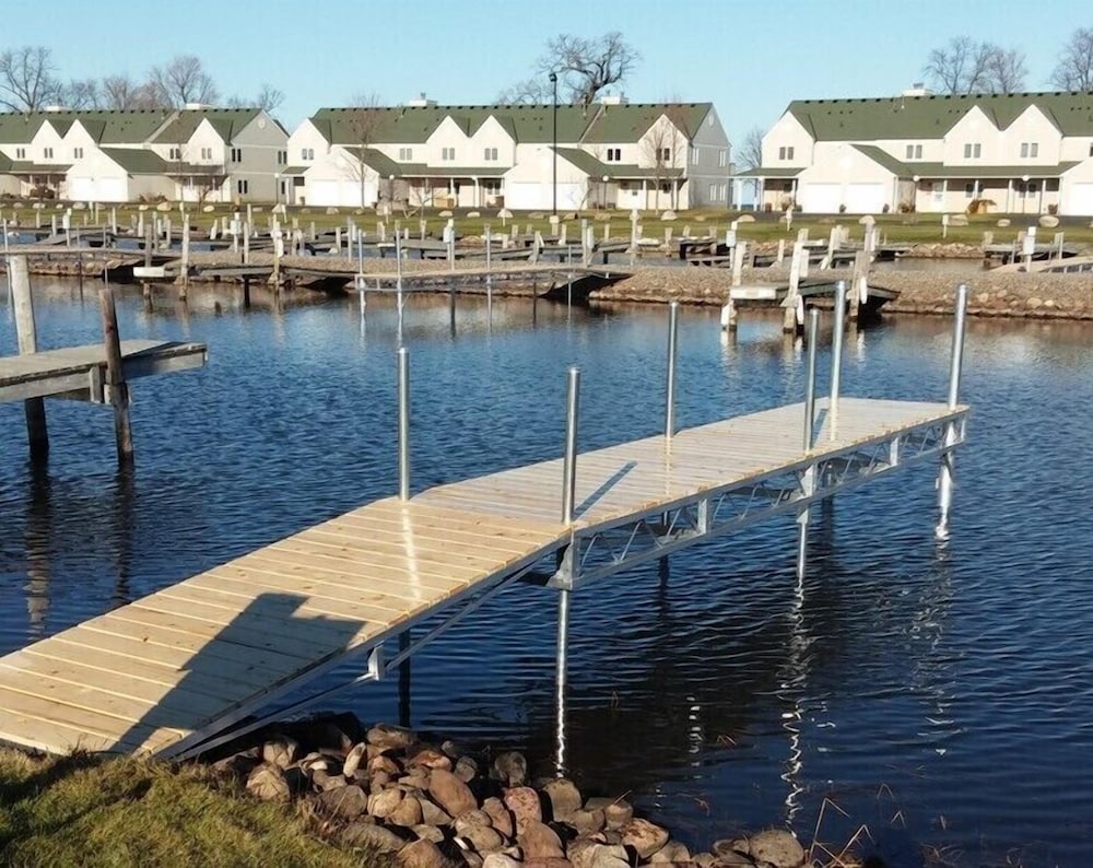 Izatys Resort