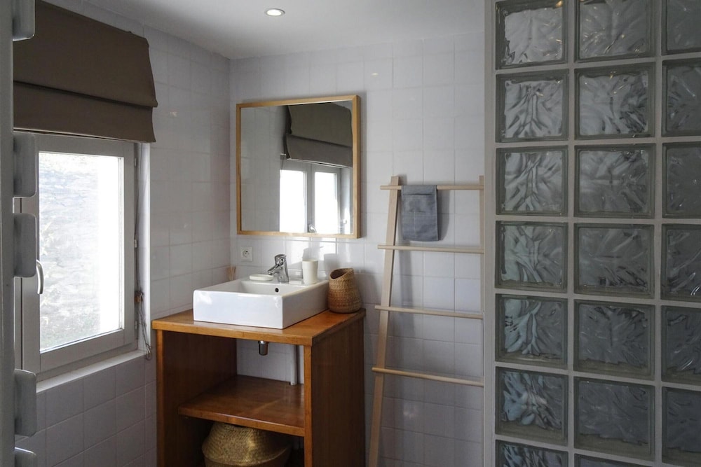 Comfortable Holiday Home With Enclosed Garden