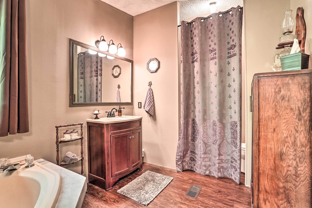 Waterfront Karnack Home w/ Boathouse  Deck! - Property Image 11