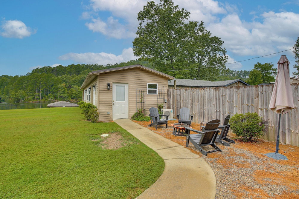 Tranquil Views: Riverfront Retreat in Hot Springs!