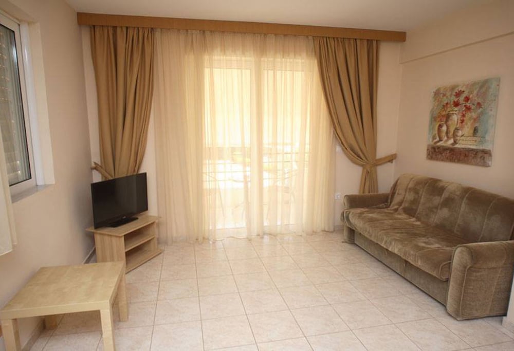 Anilio Plaza