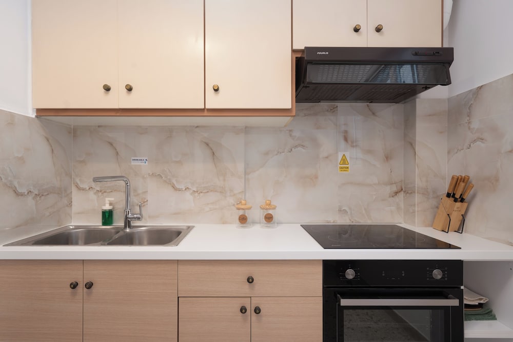 Cozy Apartment in Athens With Balcony, 5 Minutes To Metro