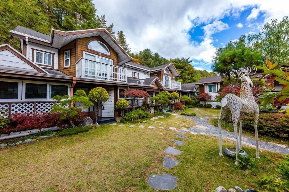 Ravie Pension view 5