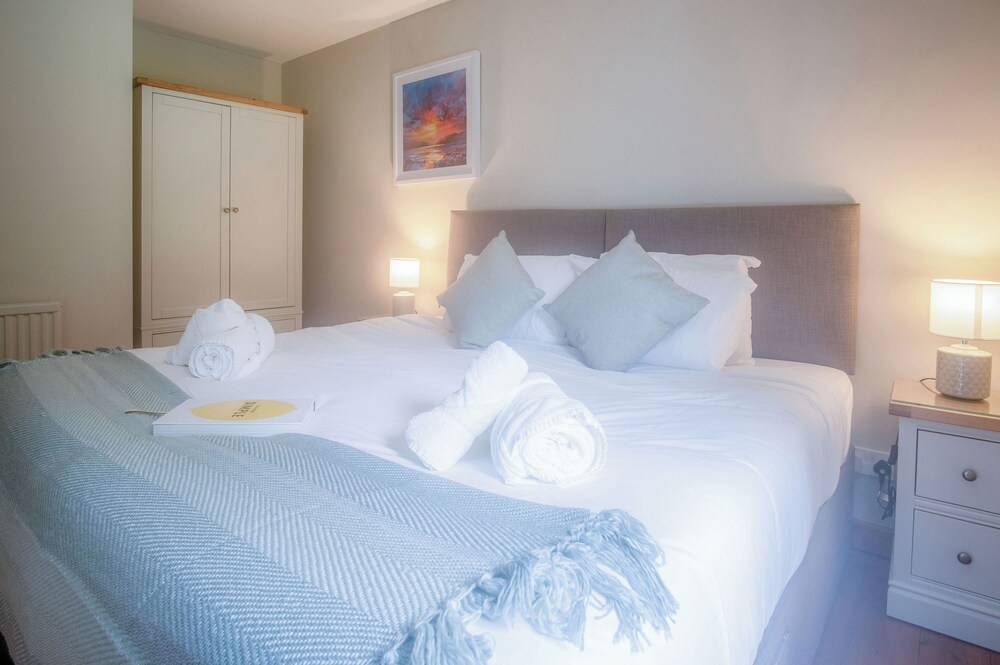 Hill House - 4 Bedroom - Llanrhidian view 4