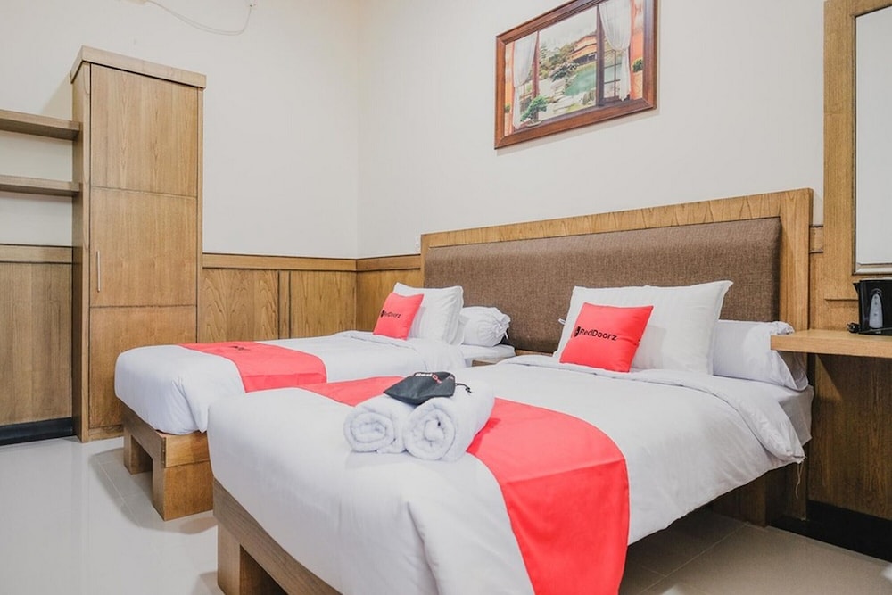 RedDoorz Plus @ Jalan Dr. Cipto Mangunkusumo Lampung