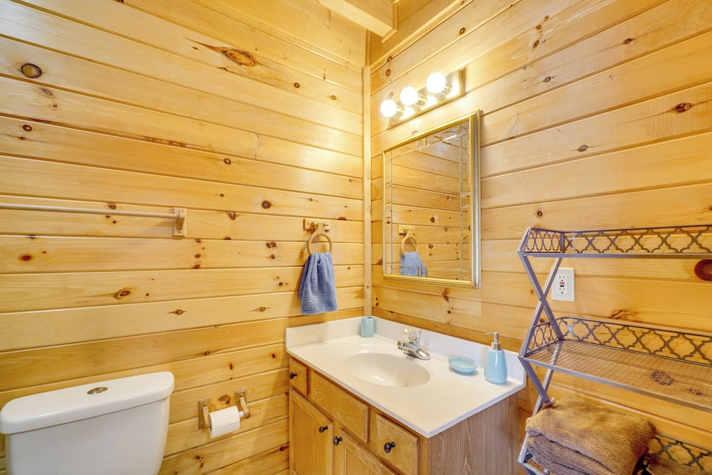 Walk to Douglas Lake: Cabin w/ Private Hot Tub!