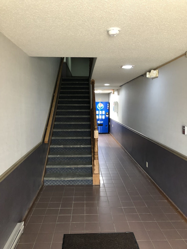 Denison Inn & Suites