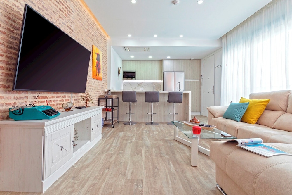 Marvelous 2-bedroom Apartment With Terrace in Triana. Castilla II