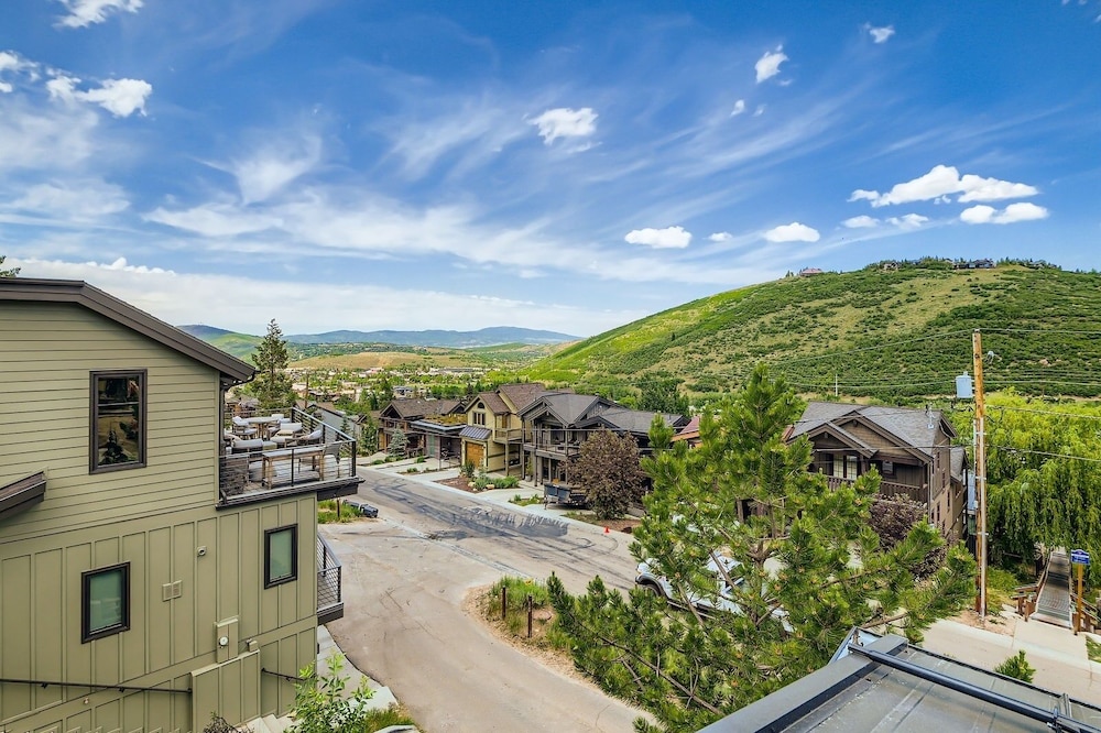 Park City Perfection On Lowell! 1063 4 Bedroom Home