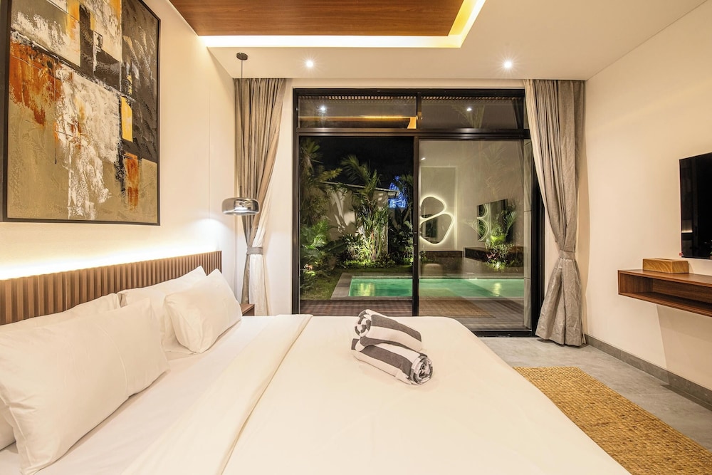 Exquisite 5BR Canggu Villa Steps From the Beach