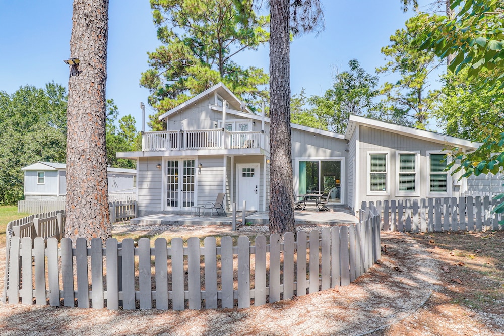 2 Mi to Lake Bastrop! Modern Lost Pines Retreat
