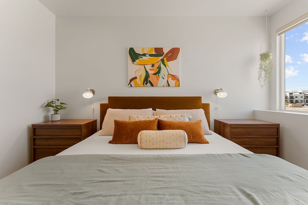 Country Is Cool Again 5 Bedroom Townhouse