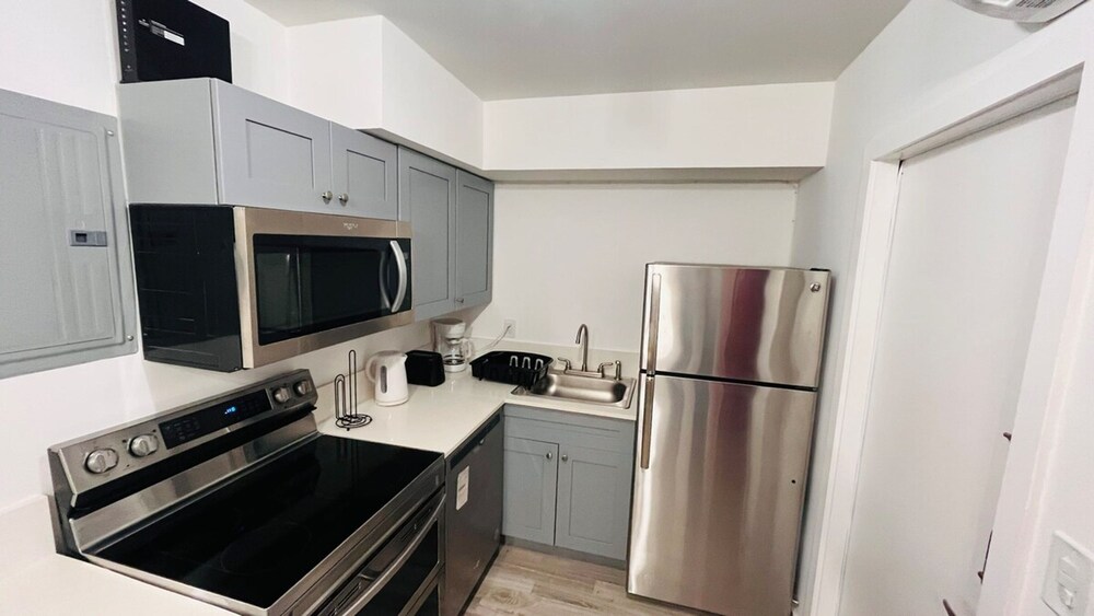 Upper East Side Renovated Studio Free Parking
