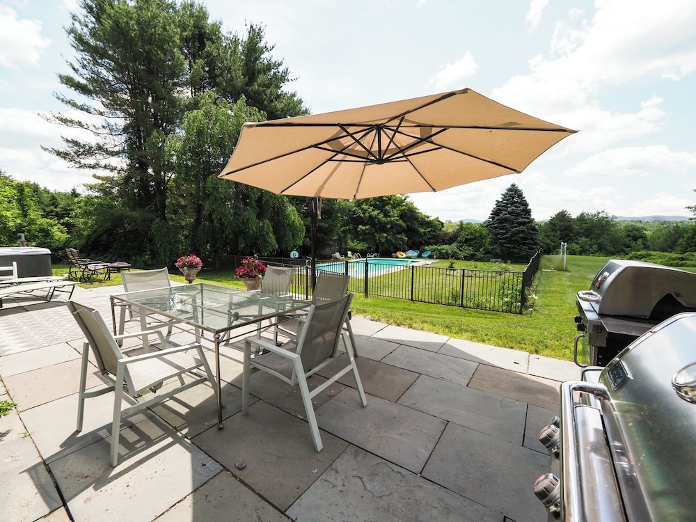 Charming 6 Bdrm Countryside Stay