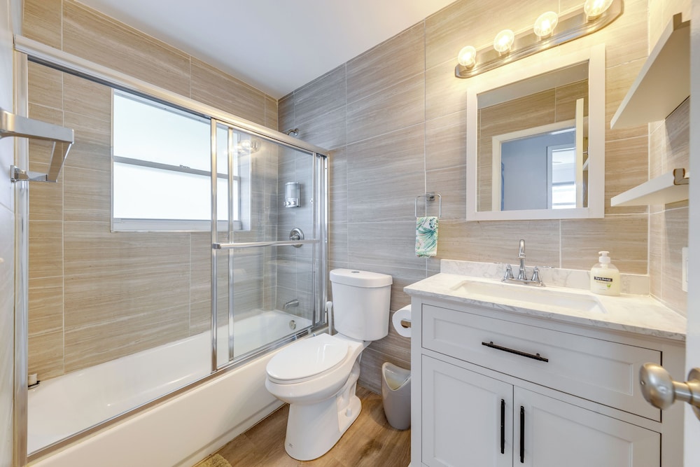 4 Mi to Ocean: Family Getaway in Pompano Beach!