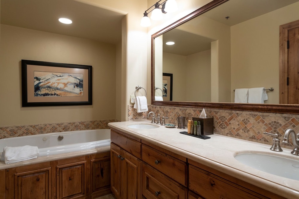 Grand Lodge - Penthouse #406 - Ski-in/out 5 Bedroom Condo