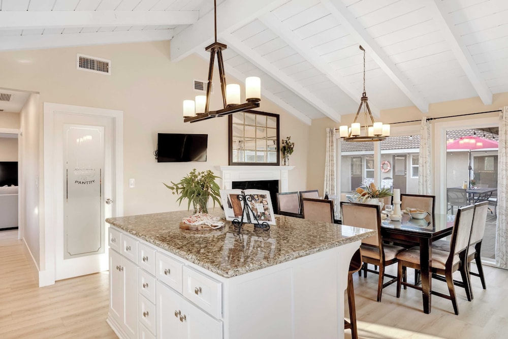 Bordeaux by Avantstay Private Pool, Hot Tub & Game Room Near Temecula