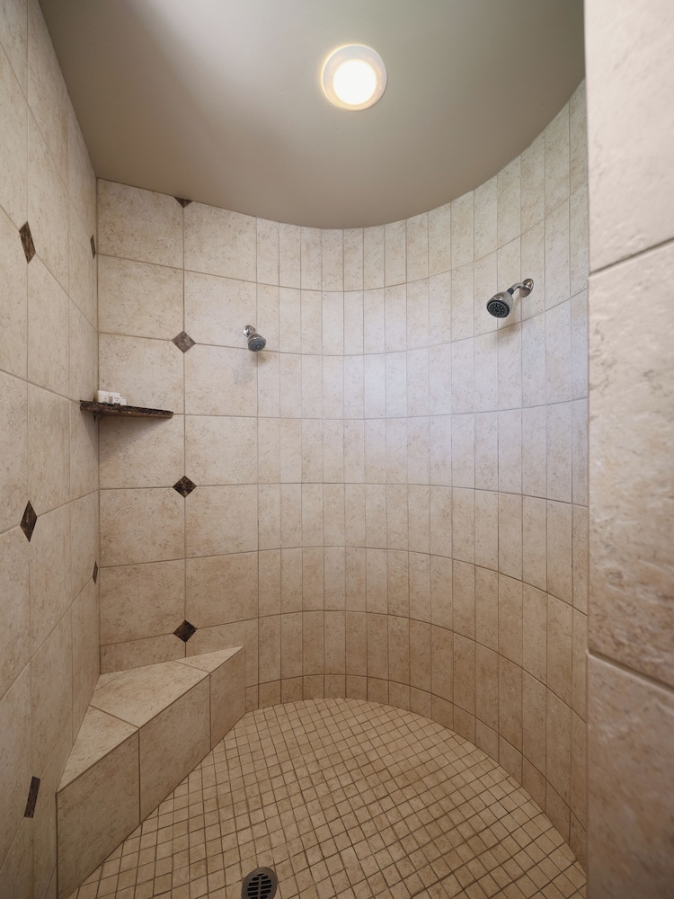 Valley View Villa - Private Pool - Hidden Bedroom
