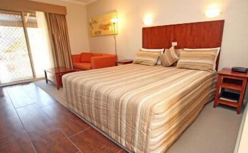 Euston Club Motel