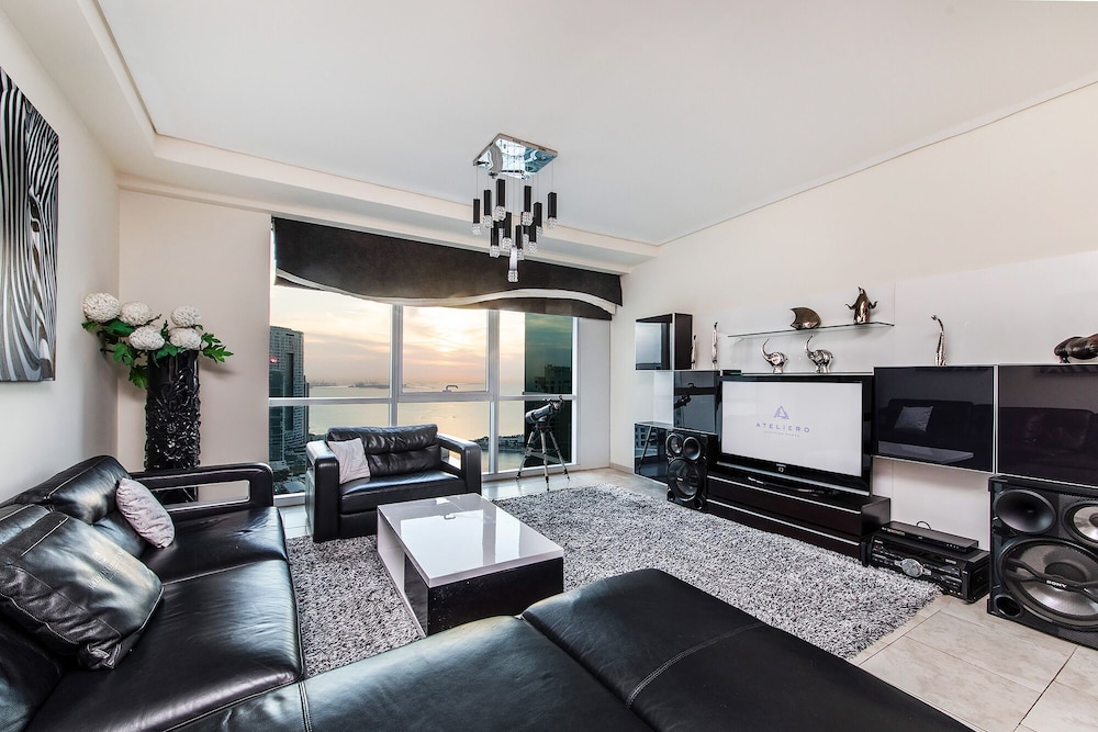 Excellent 2 bedroom at Al Fattan