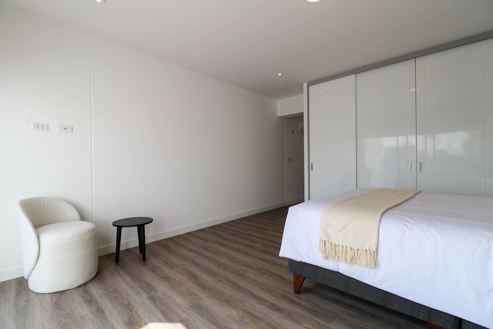 w Glorious 1BR w Perfect Balcony in Miraflores