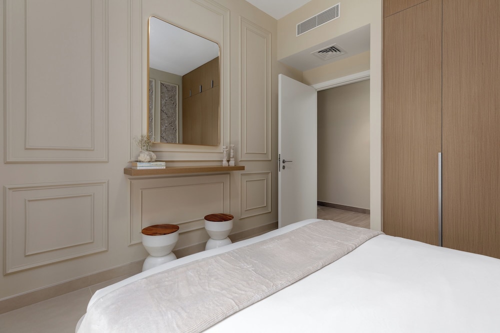 Maison Privee - Creekside Elegance w/ Canal Vws at Creek Beach