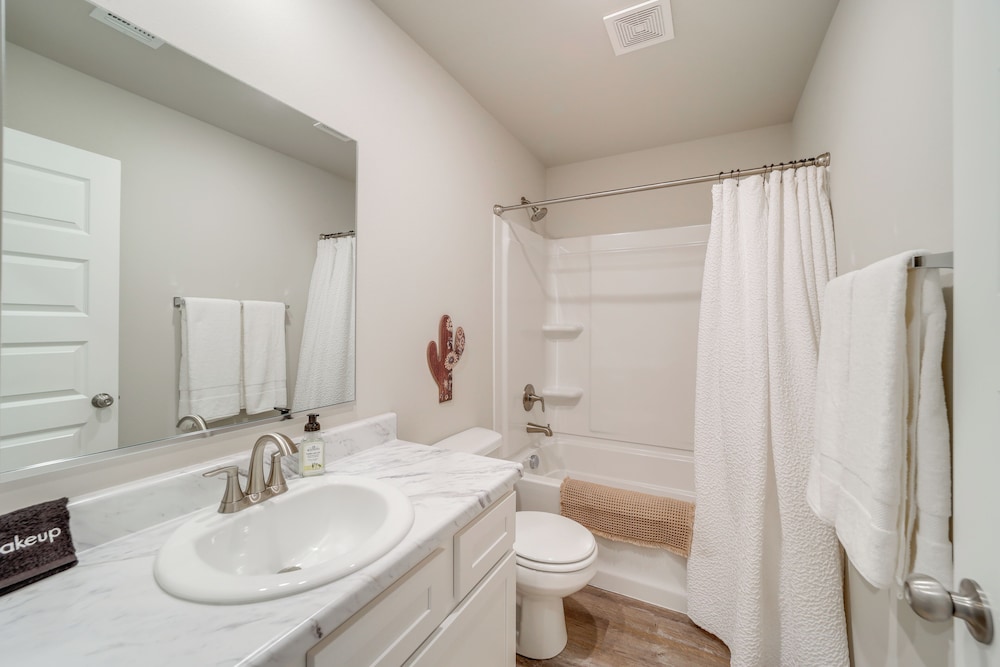 Family-friendly, Pets Welcome: Broken Arrow Gem!