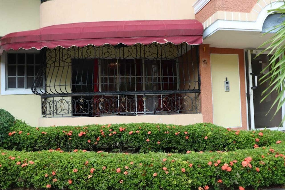 Charming 3-bedroom Retreat in Santo Domingo view 4
