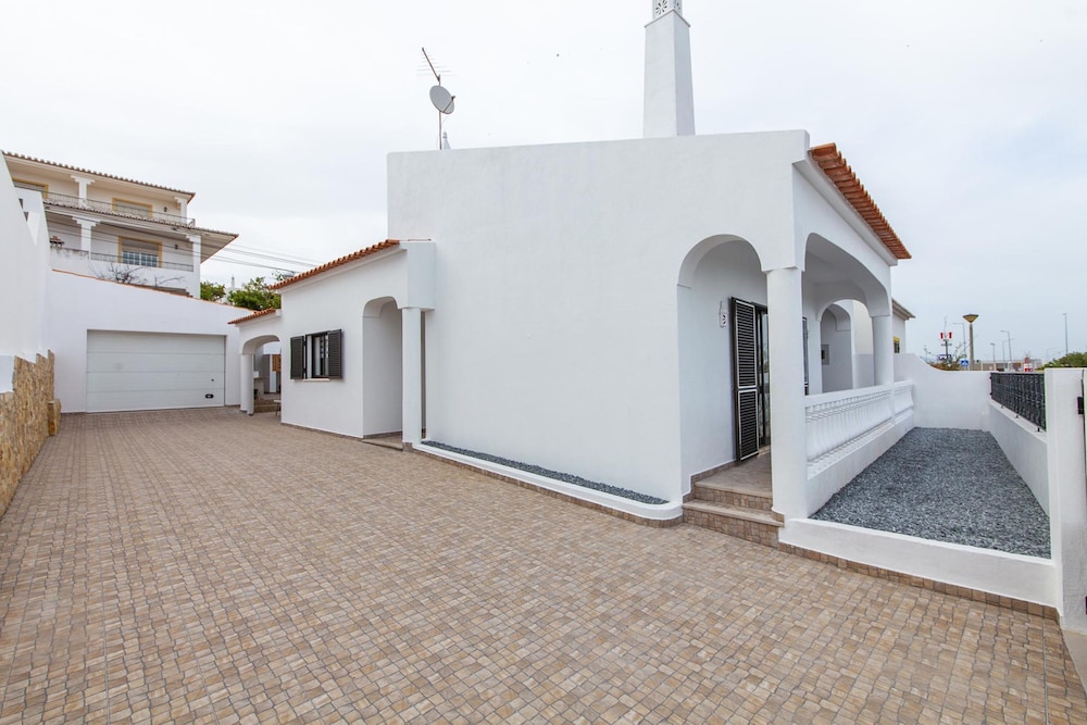 D02 - Carrob Street House