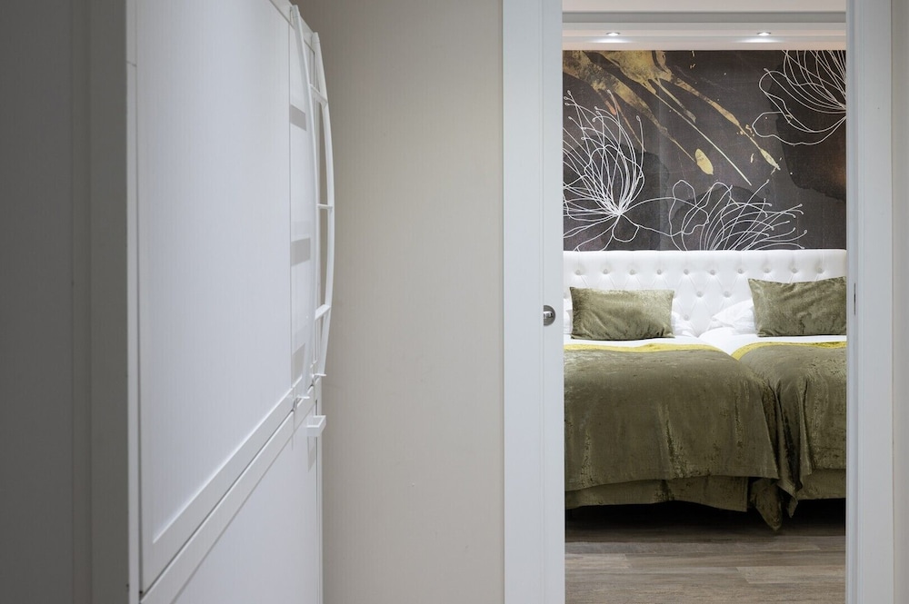 THE MIRROR & SPA by Elegant Residences