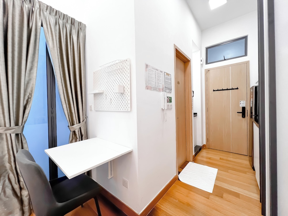 The Luxe by Manhattan Group