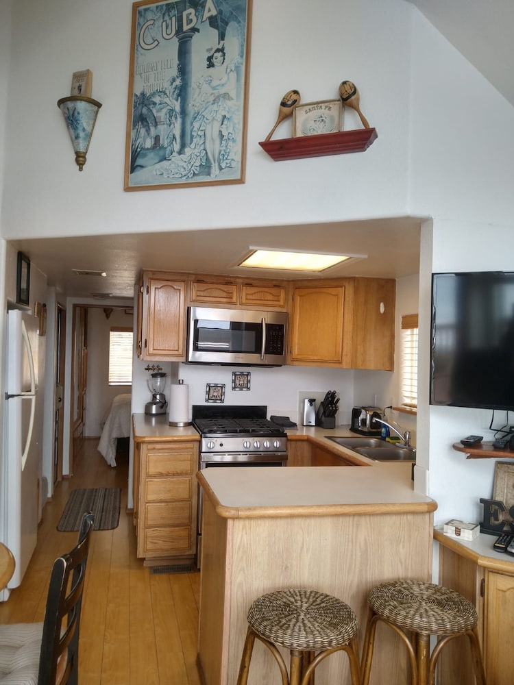 Ocean Front Cabin 11 w Jacuzzi Superb Views