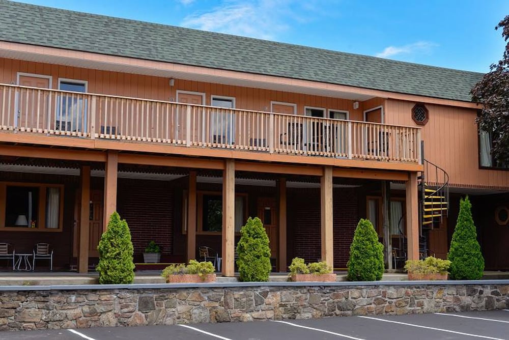 Lake Crest Inn