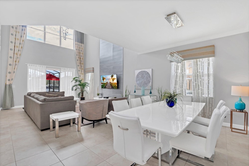 9008 PM - 5BD Serenity Villa: A Paradise Retreat