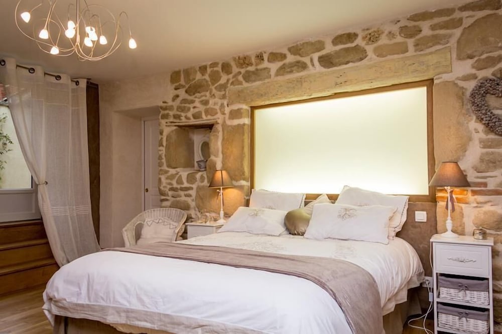 Le Val des Sens casa de huéspedes Chatte — hotel room