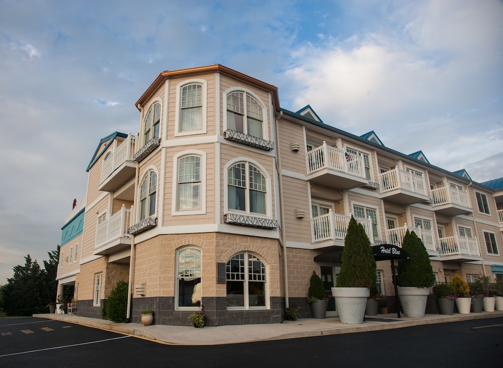 Hotel Blue - Image 1