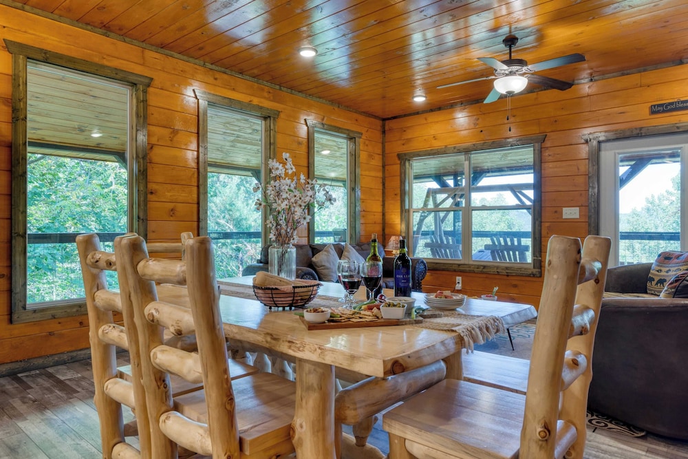 Indoor Pool, Theater, Hot Tub & Mountain Views Near Dollywood Crimson Crest by Avantstay