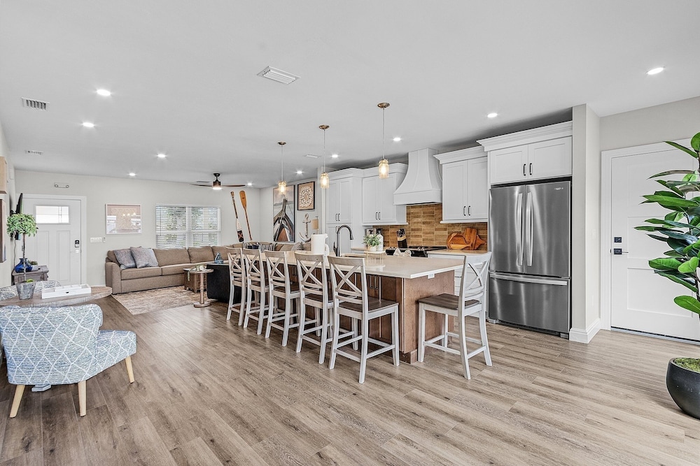 218 Oasis On Ohio: Stunning Pool Home W/ Dock Access! 3 Bedroom Home