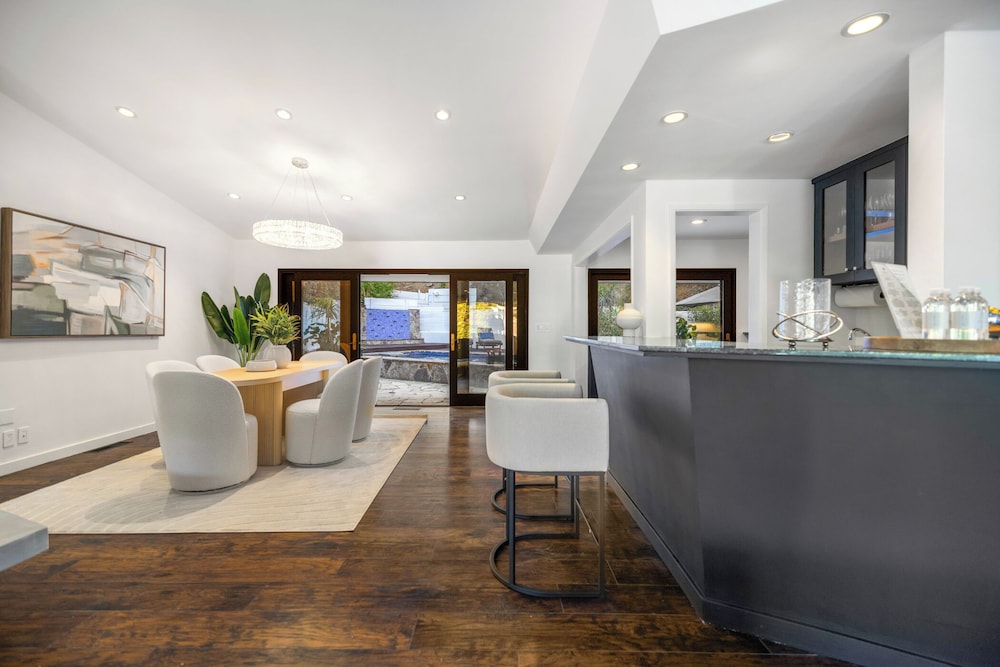Shirley Lane- Elegant Mid-century Oasis With Pool & Canyon Views