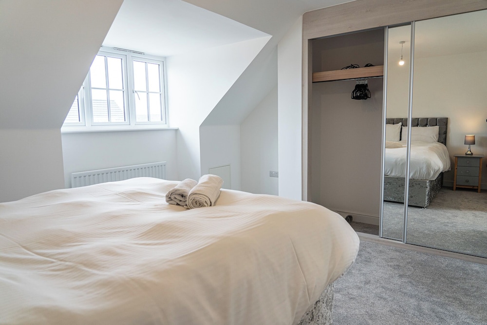 3 Bedroom 3.5 Bathroom House Chichester view 5