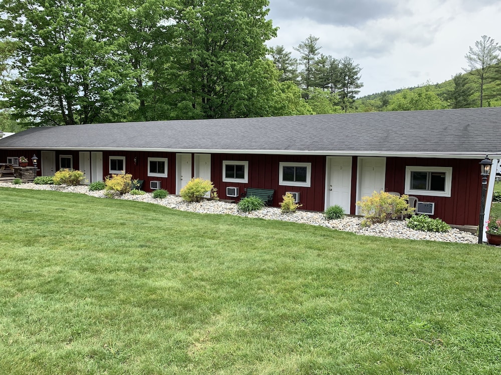 Hotel Whippoorwill Motel & Campsites - Image 1