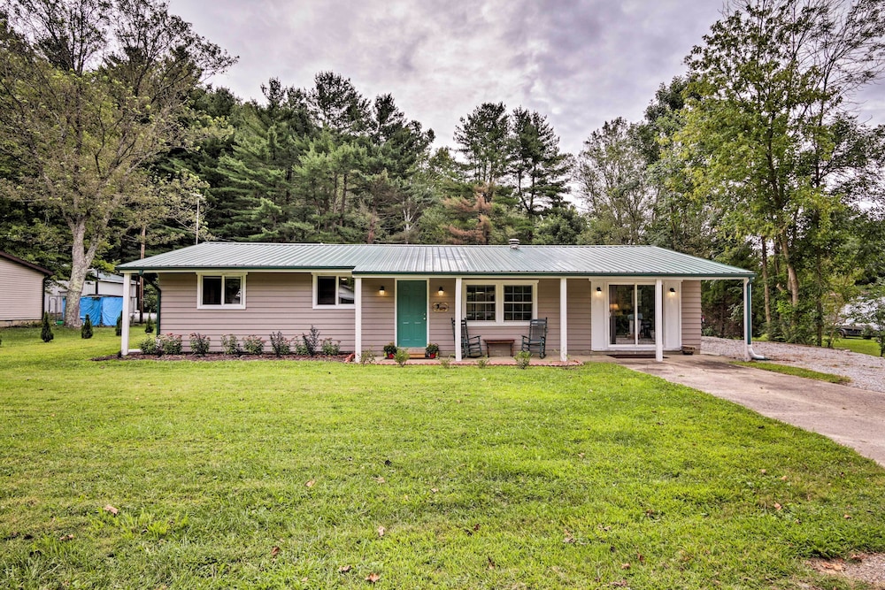 Cottage w/ Yard + Grill ~ 21 Mi to Hocking Hills! view 2