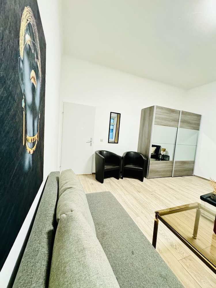 Affordable Cozy 3BR Apt Near FAC Platz